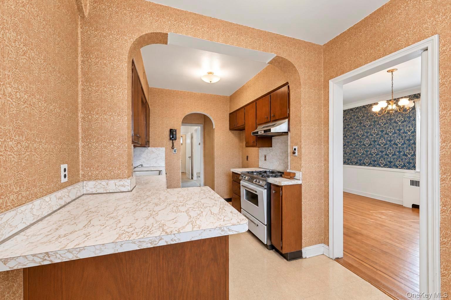 1845 Hering Avenue Property Photo 22