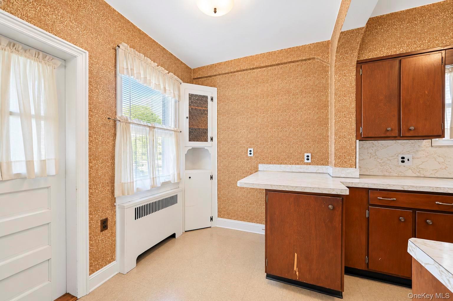 1845 Hering Avenue Property Photo 23