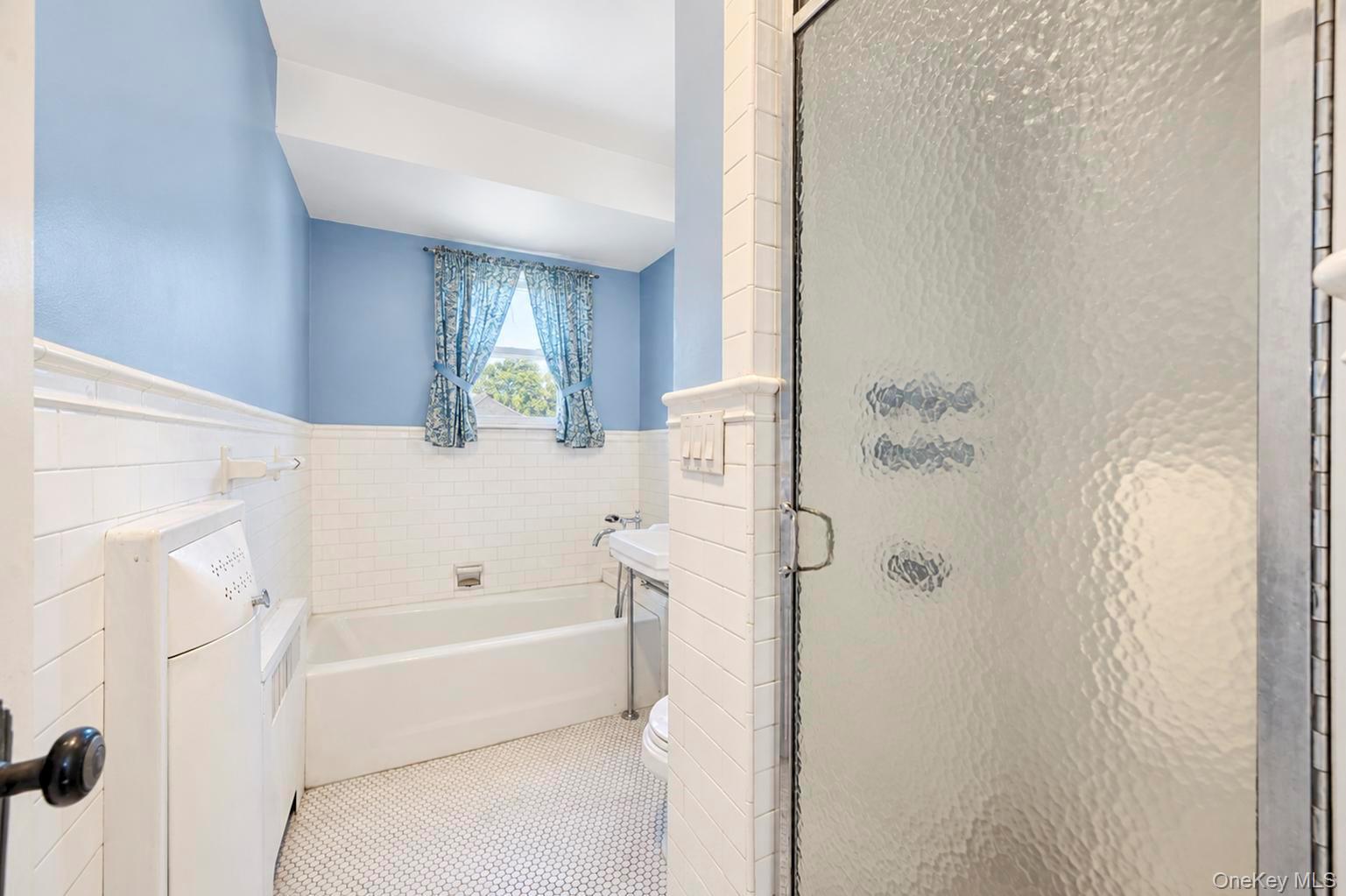1845 Hering Avenue Property Photo 24