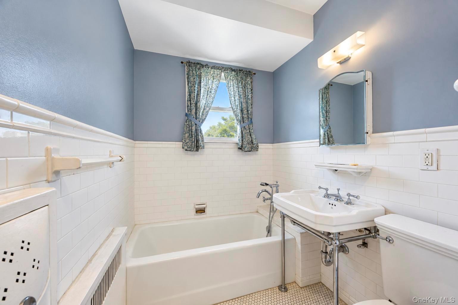 1845 Hering Avenue Property Photo 25