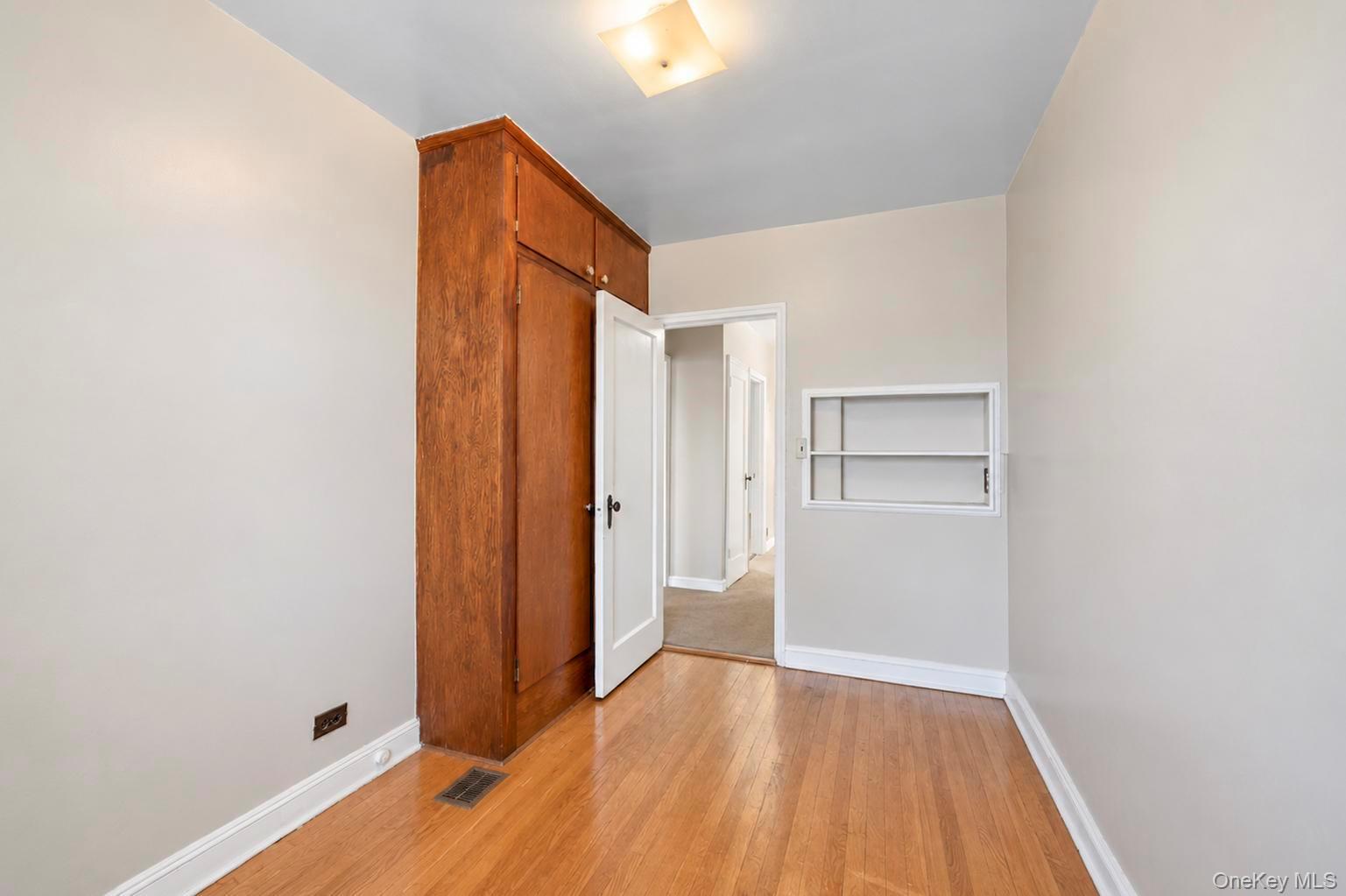 1845 Hering Avenue Property Photo 33
