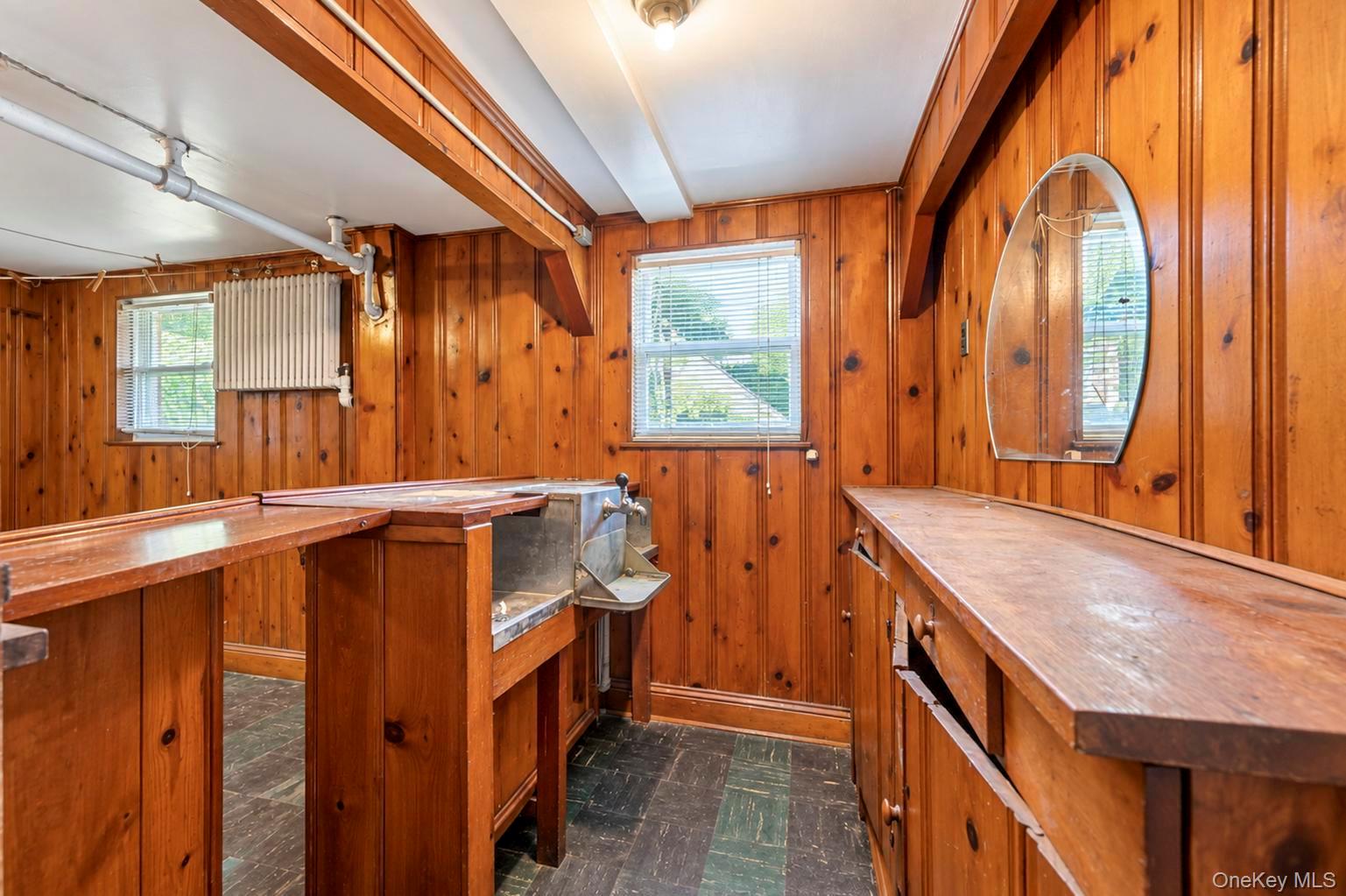 1845 Hering Avenue Property Photo 40