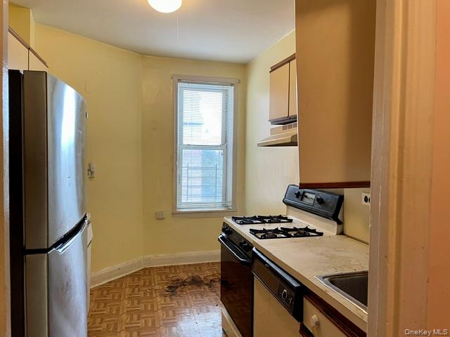 43-10 48 Avenue 4f Property Photo 8