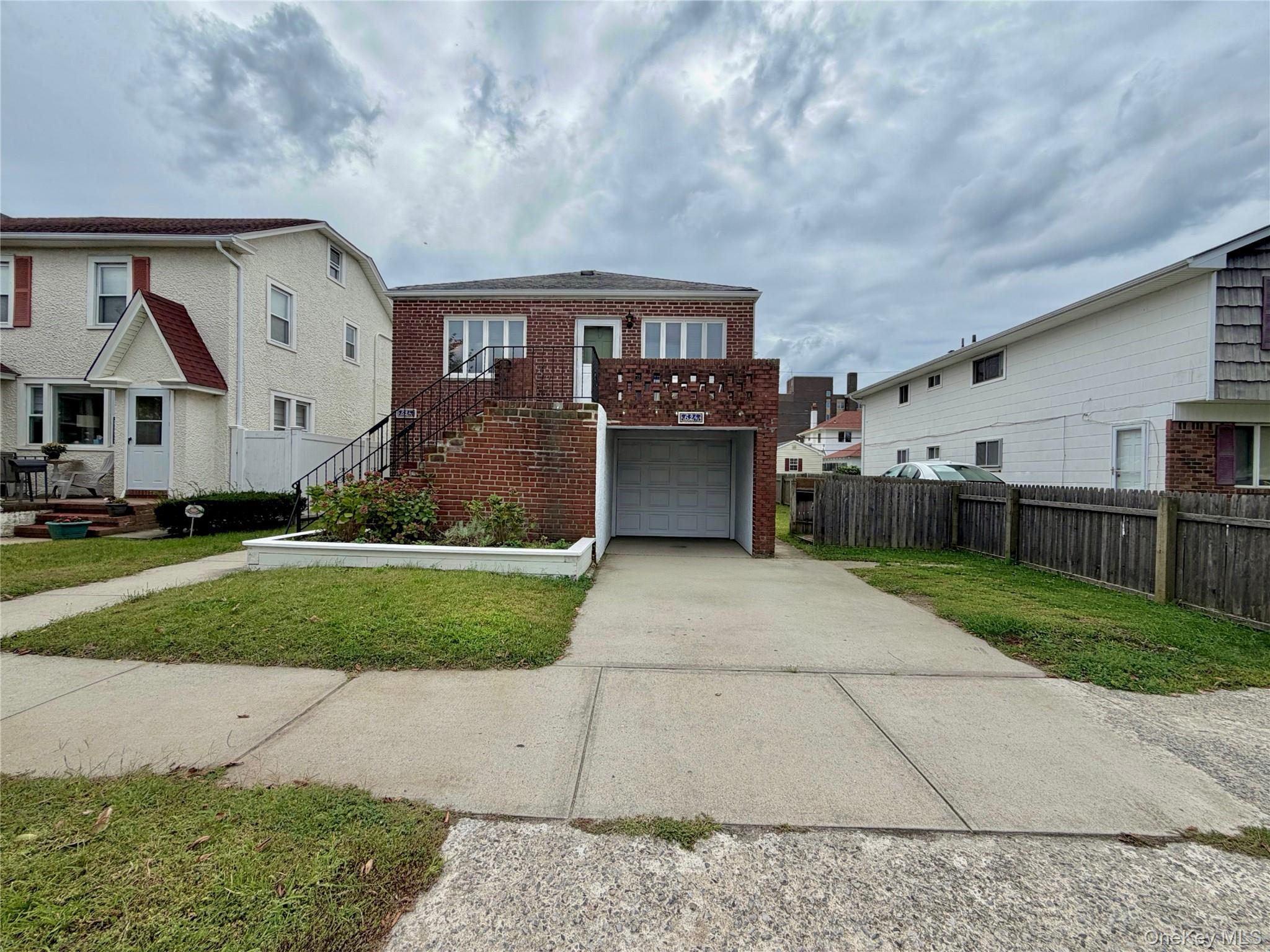 624 W Beech Street Property Photo 1