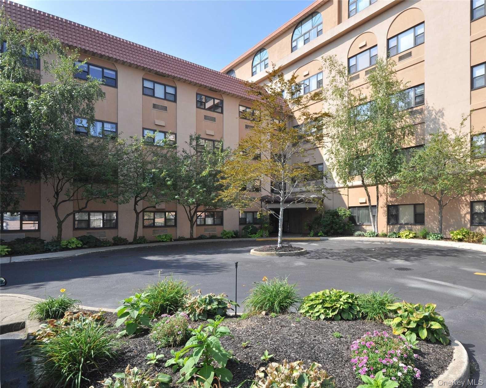 185 W Park Avenue 200 Property Photo 2