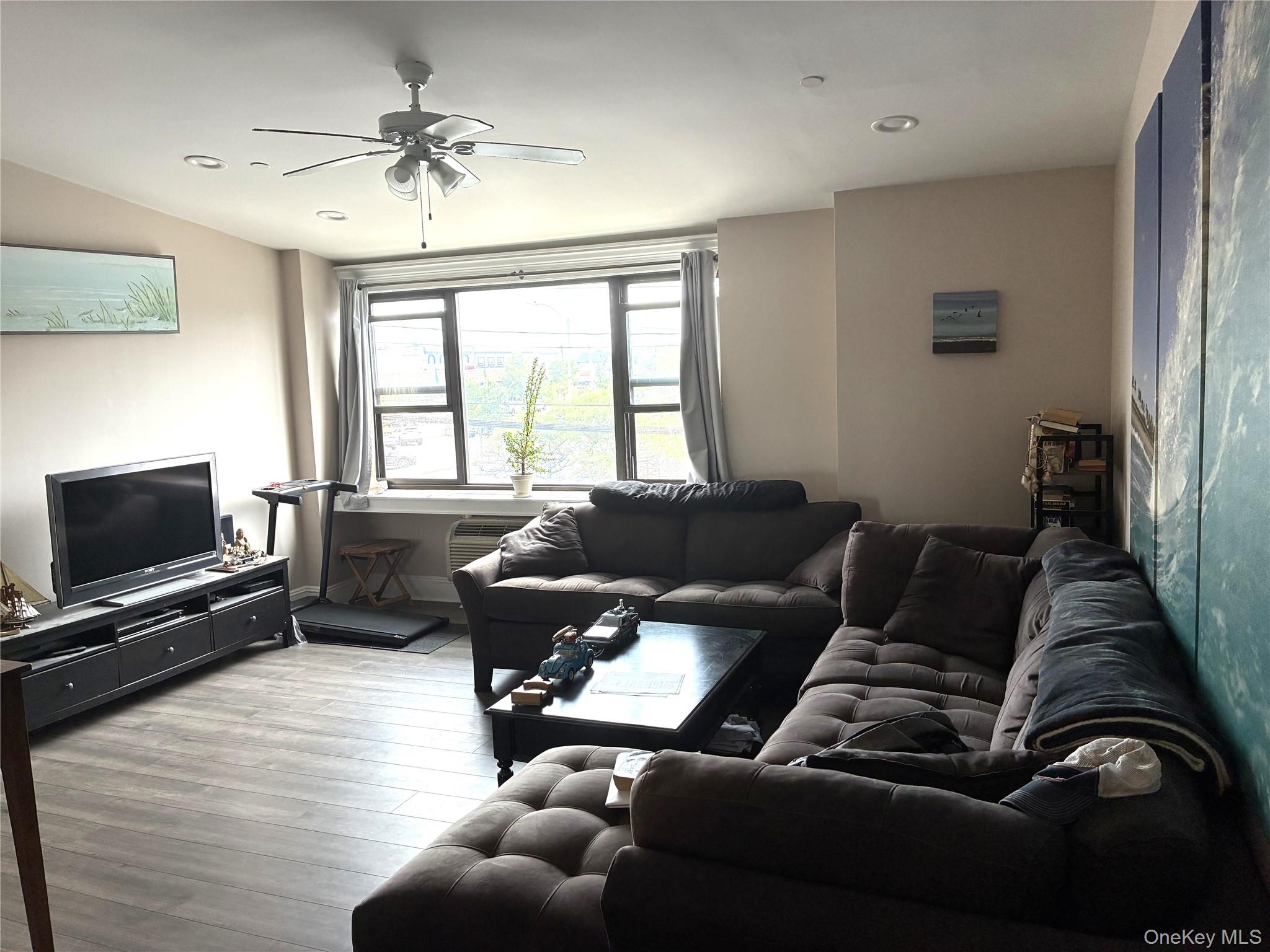 185 W Park Avenue 200 Property Photo 5