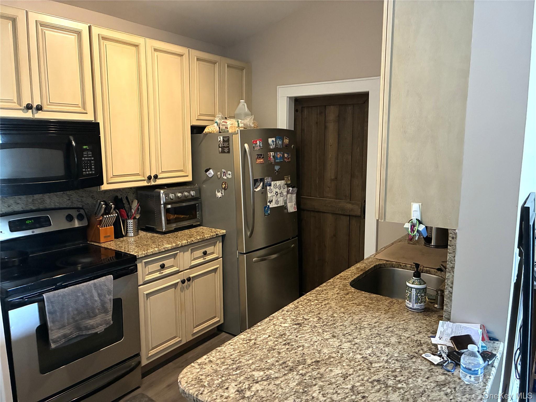 185 W Park Avenue 200 Property Photo 7