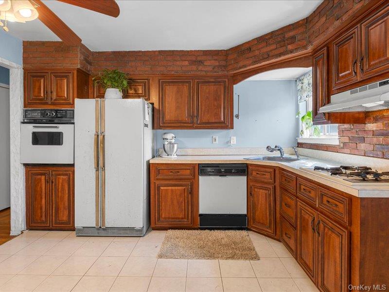 270 Browns Road Property Photo 2