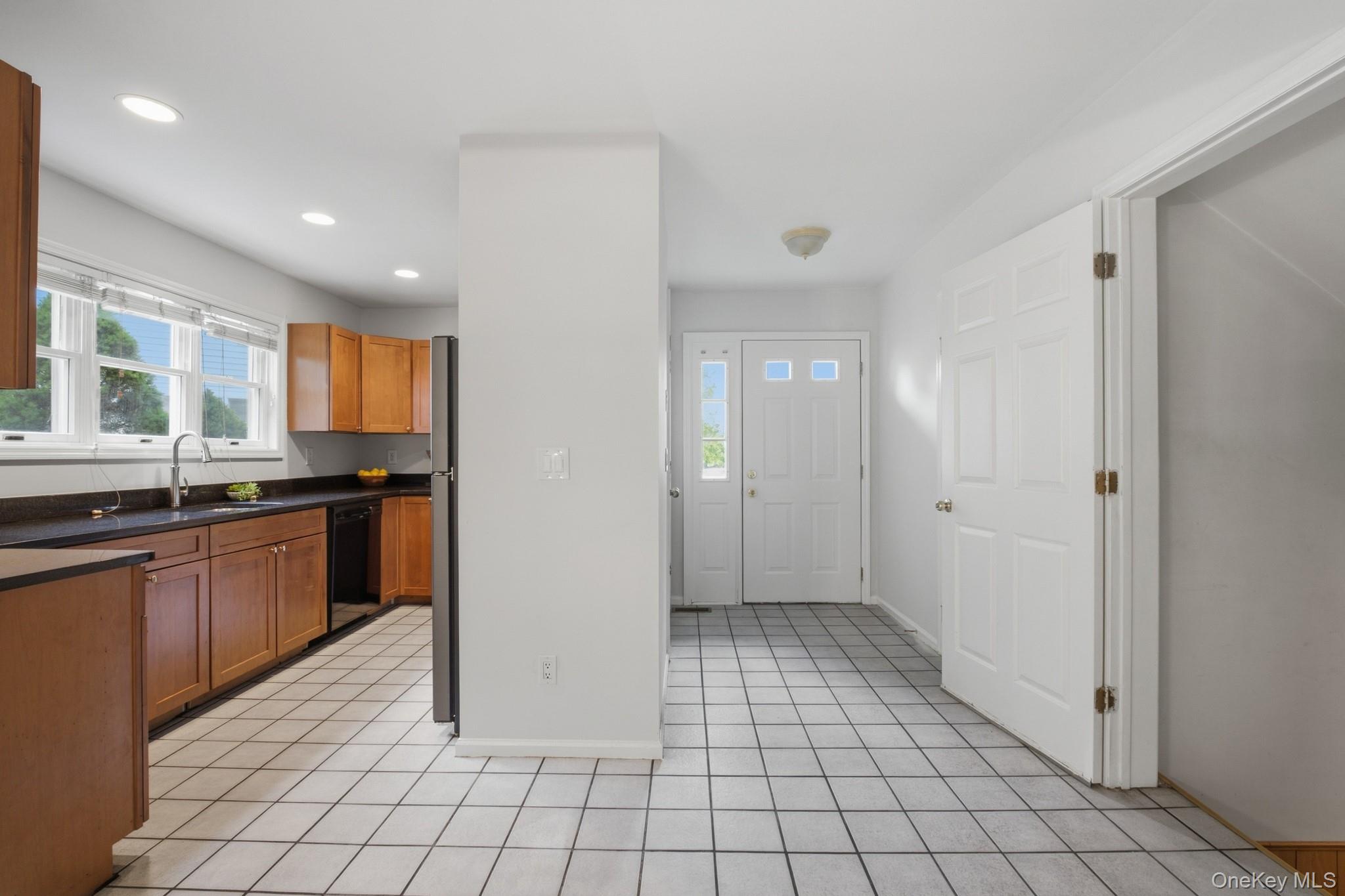 1452 Iroquois Street Property Photo 3