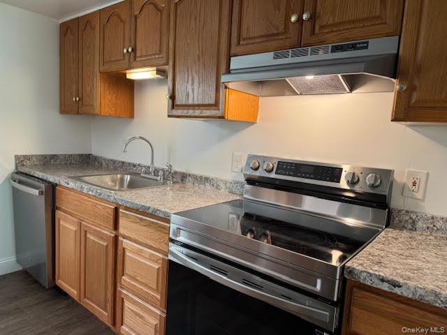 13 Eisenhower Drive Property Photo 8