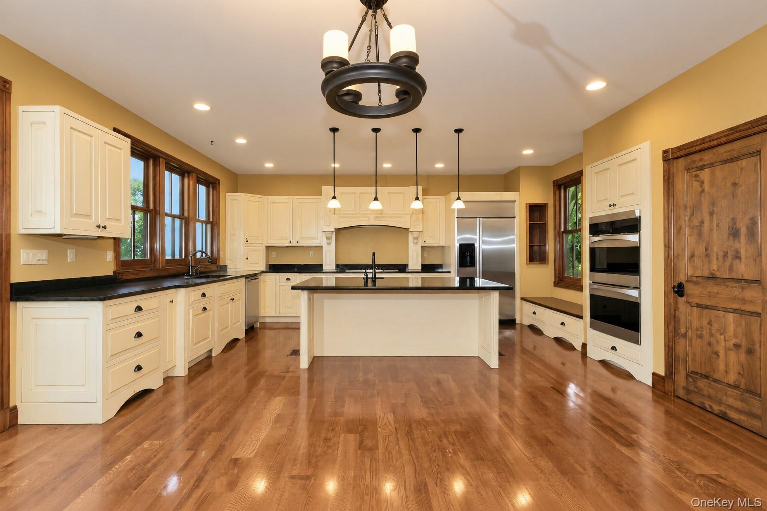 231 Celery Avenue Property Photo 4