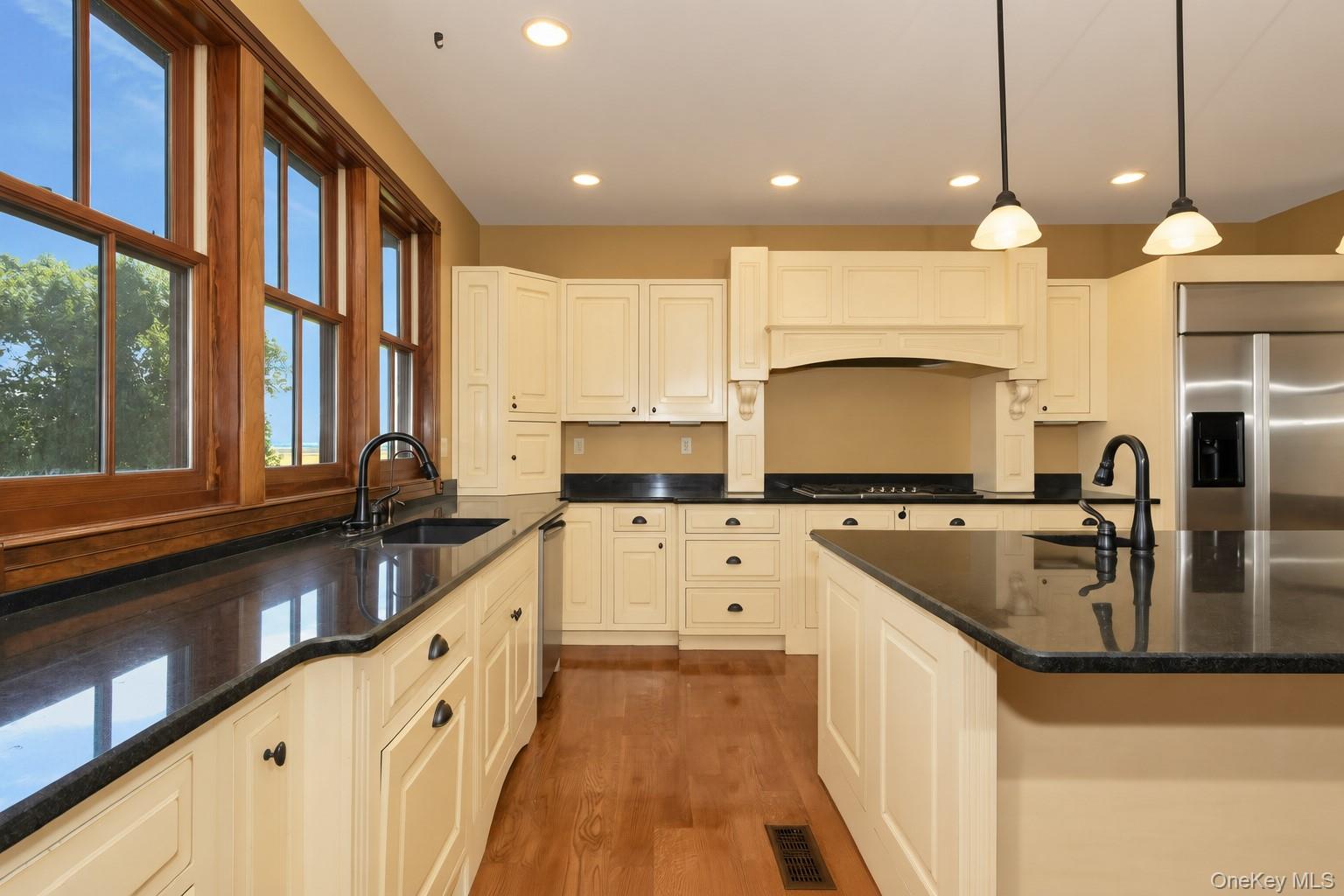 231 Celery Avenue Property Photo 8