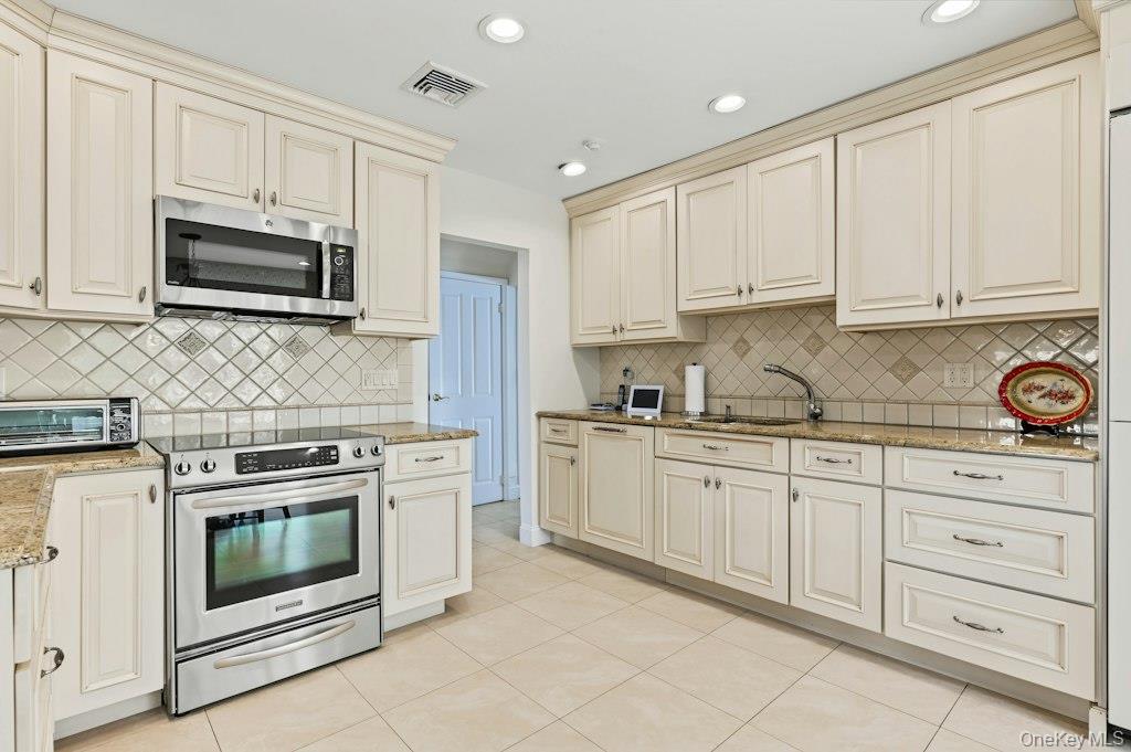 2039 Blanche Lane Property Photo 15