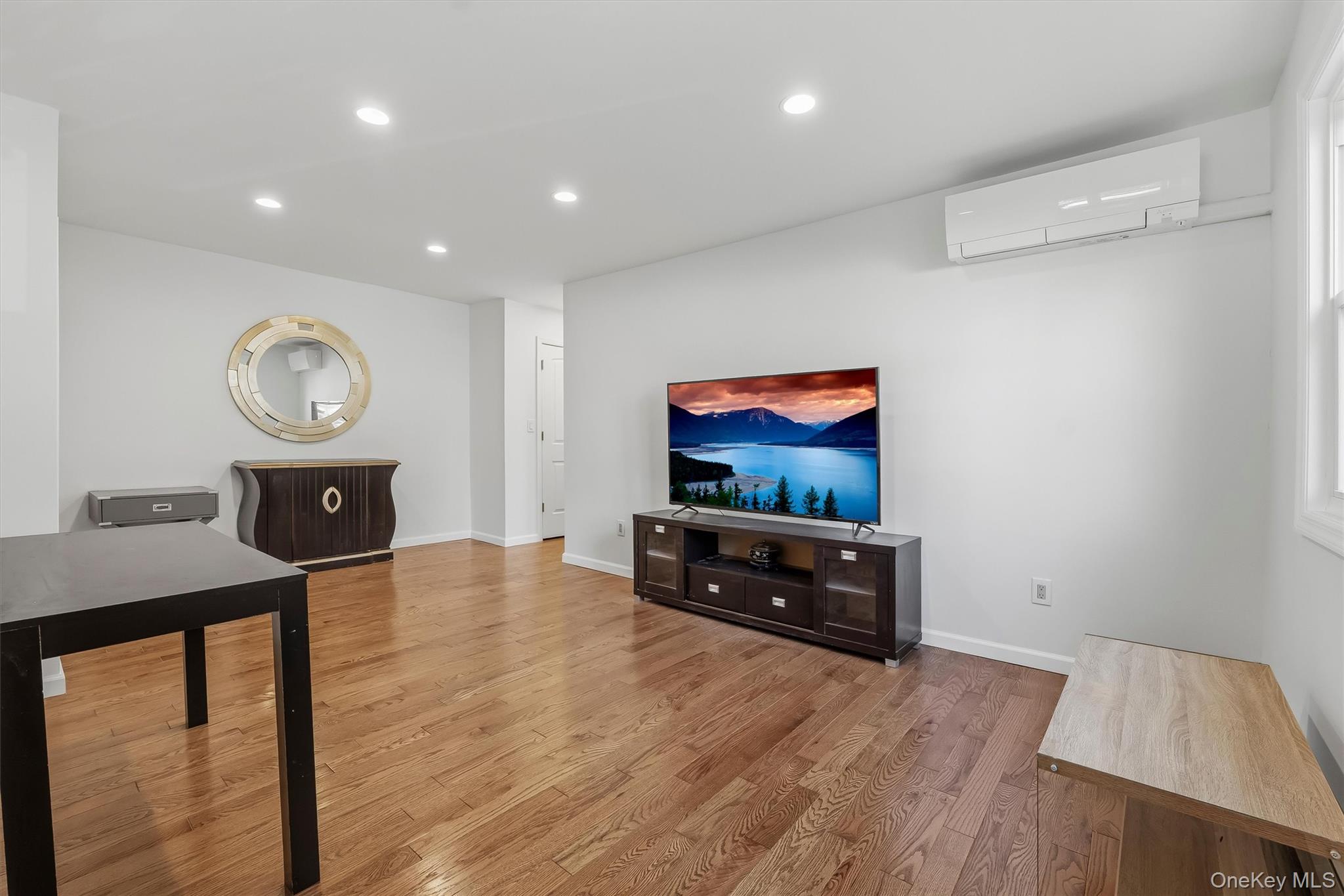 339 N Broadway Property Photo 2