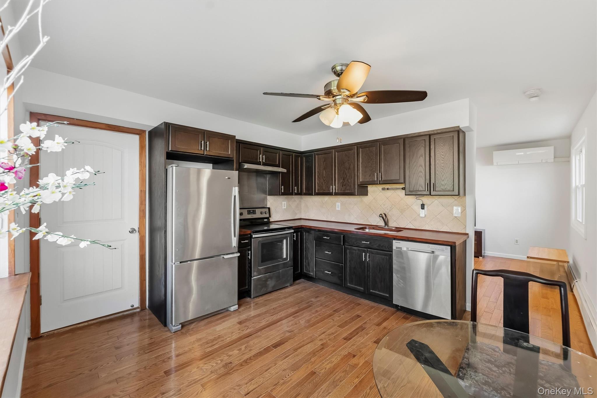 339 N Broadway Property Photo 6