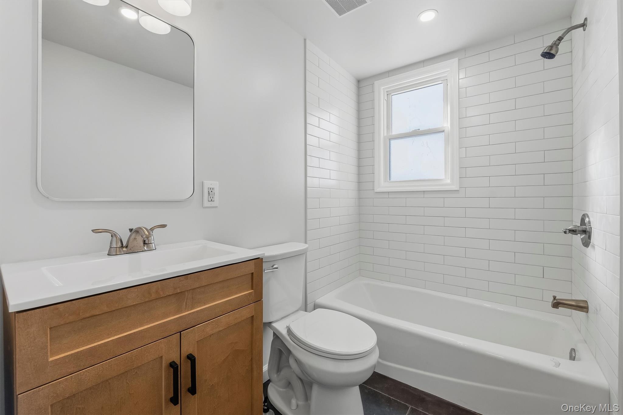 339 N Broadway Property Photo 9