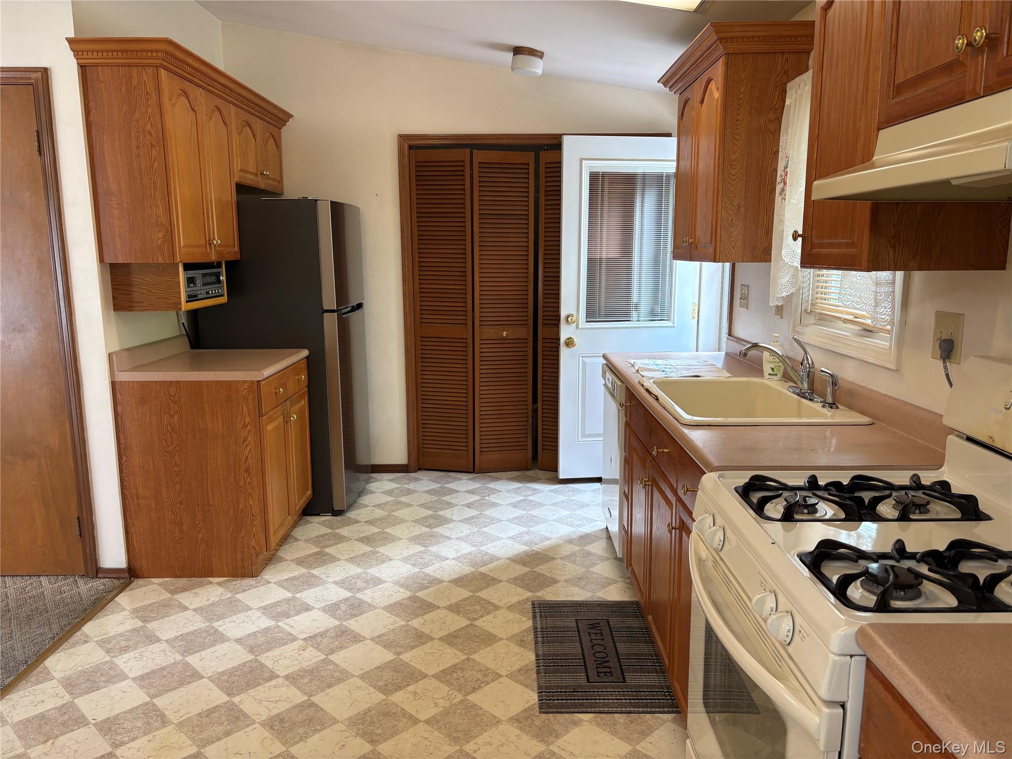 100 John Street Property Photo 9