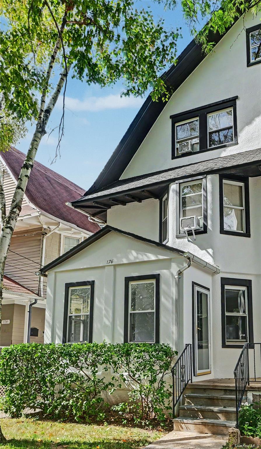 176 Archer Avenue Property Photo 2