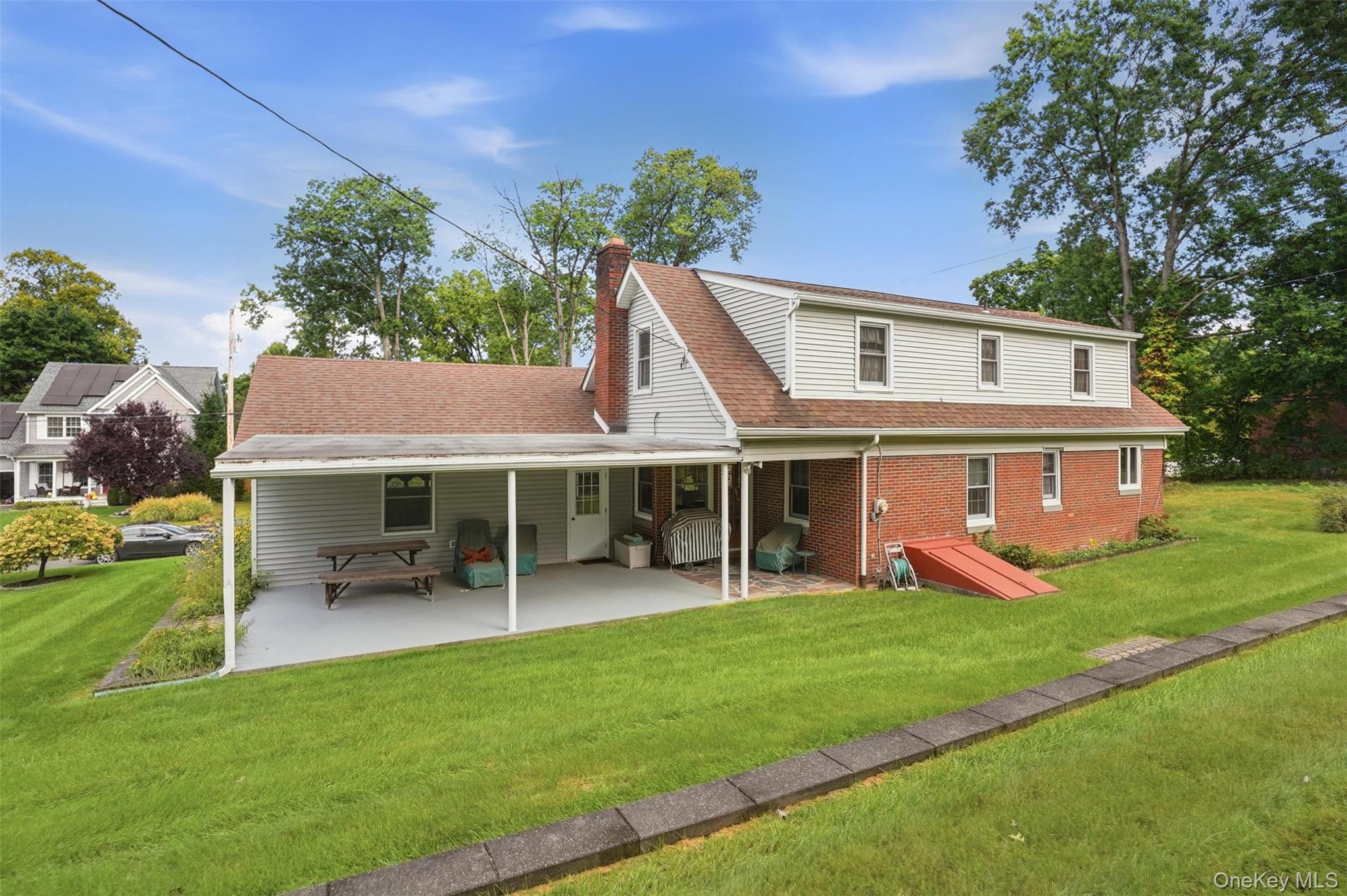 25 E Willow Street Property Photo 3