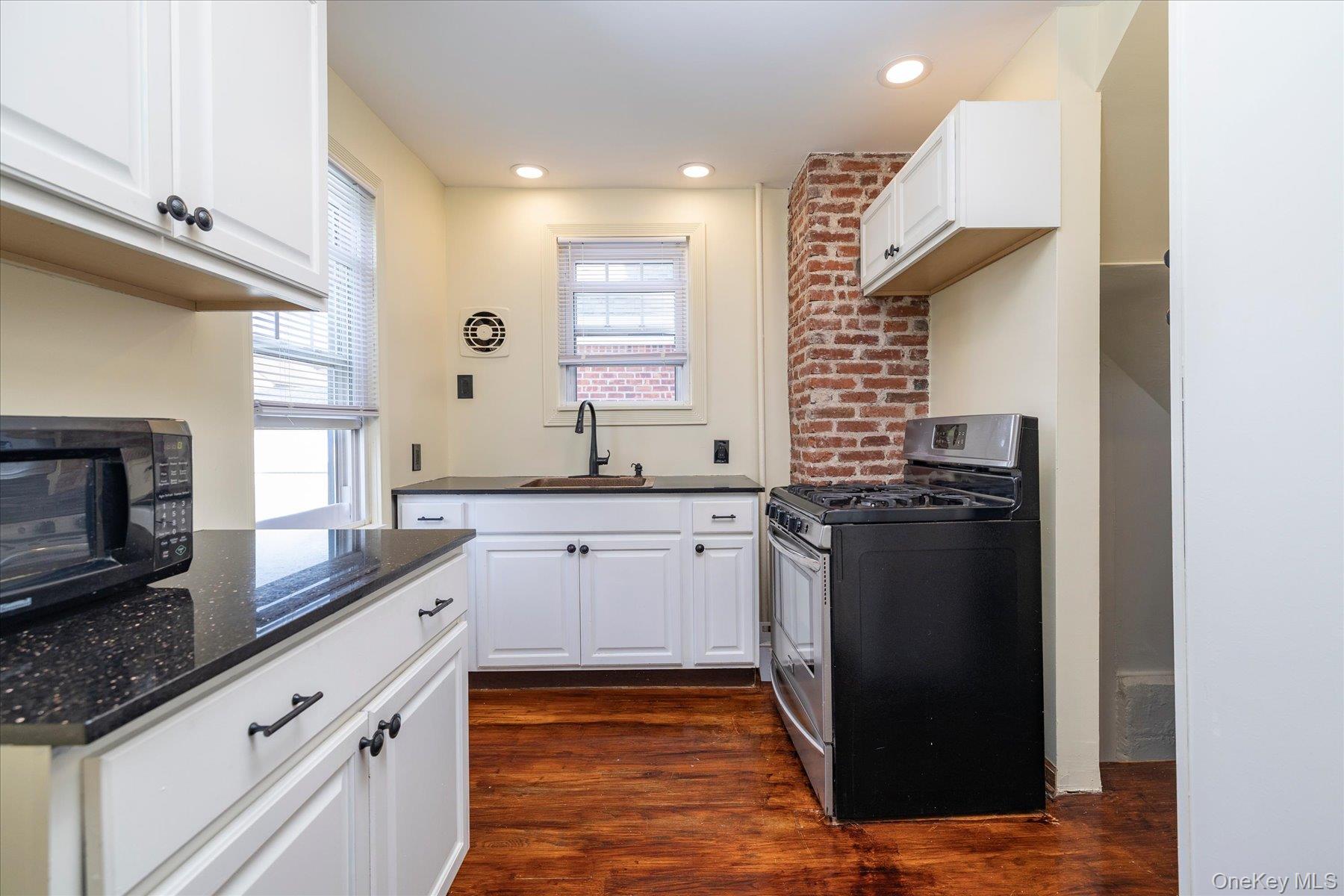 9024 218th Street Property Photo 5