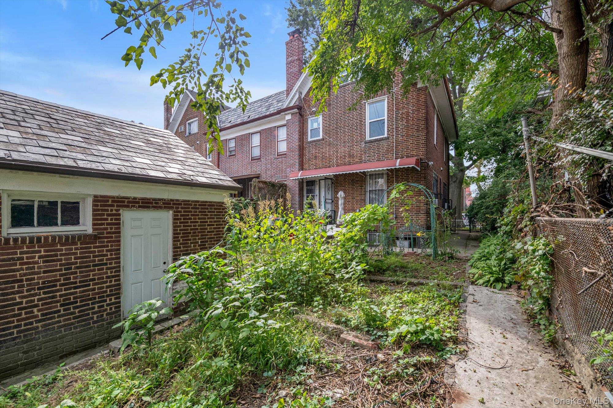 33-25 88th Street Property Photo 4