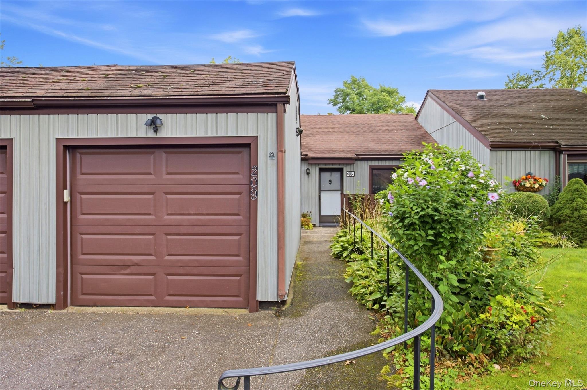 209 Strathmore Gate Drive Property Photo 4