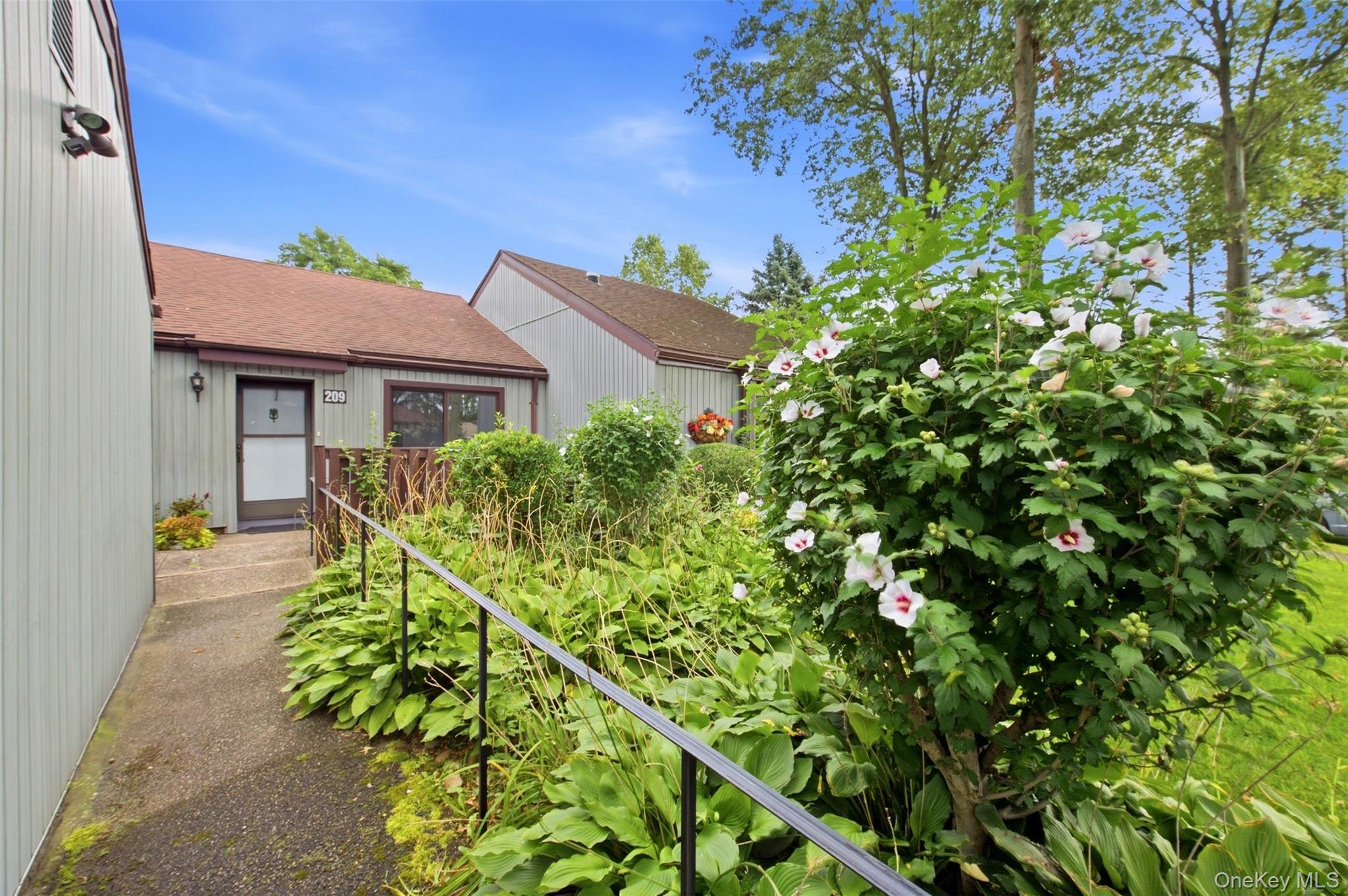 209 Strathmore Gate Drive Property Photo 6
