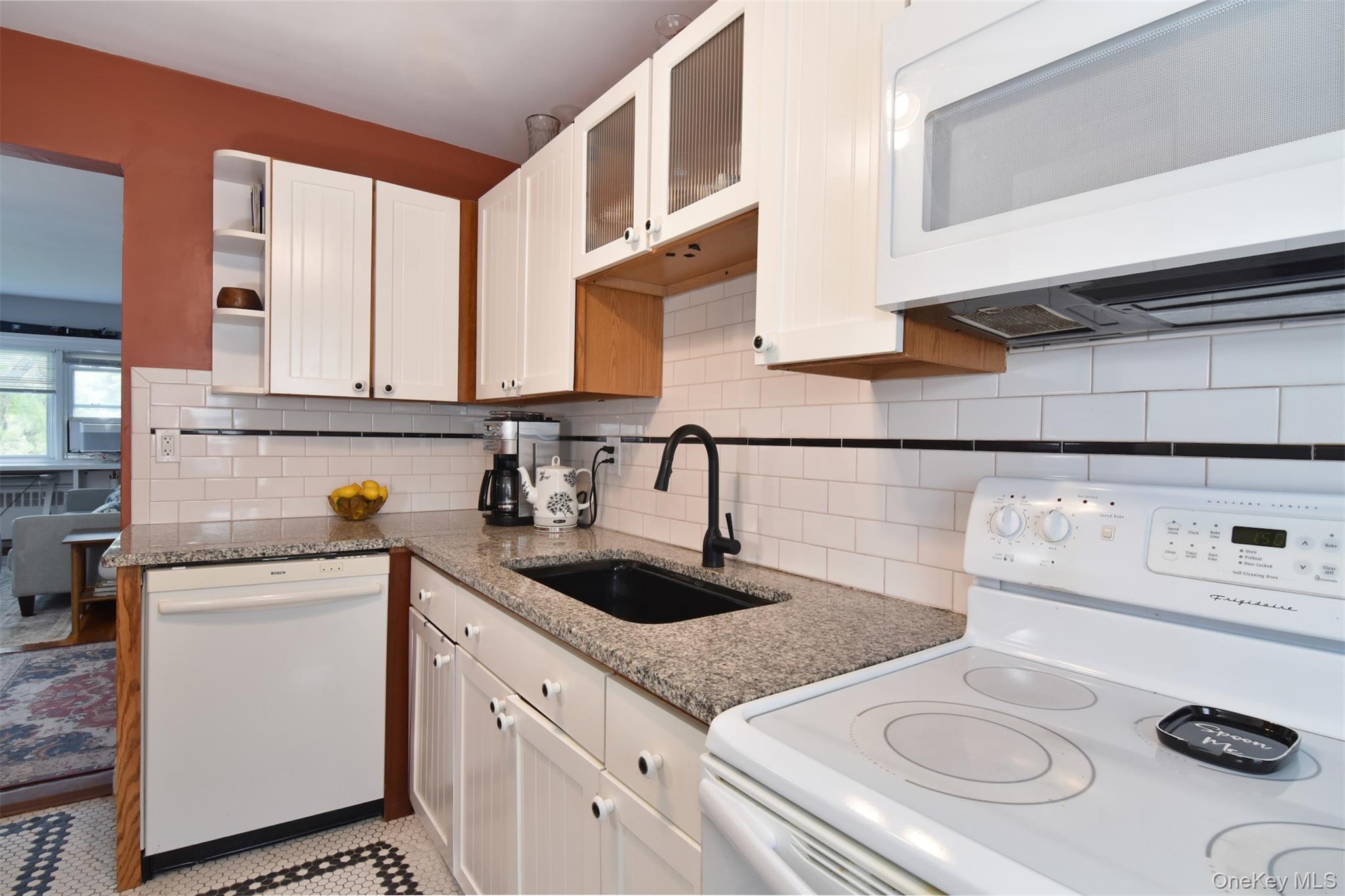 140 N Broadway L-4 Property Photo 8