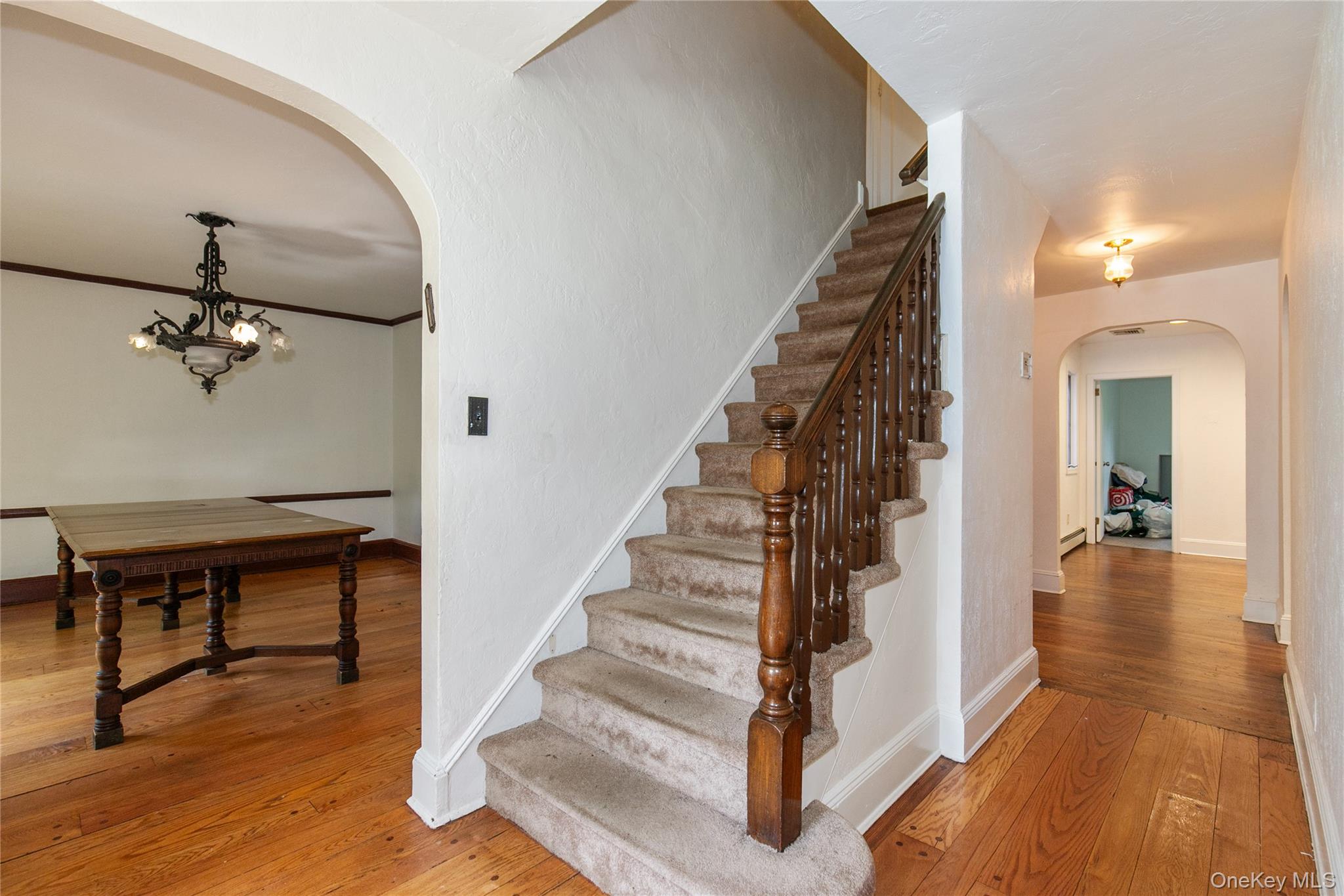 85 Oxford Boulevard Property Photo 2