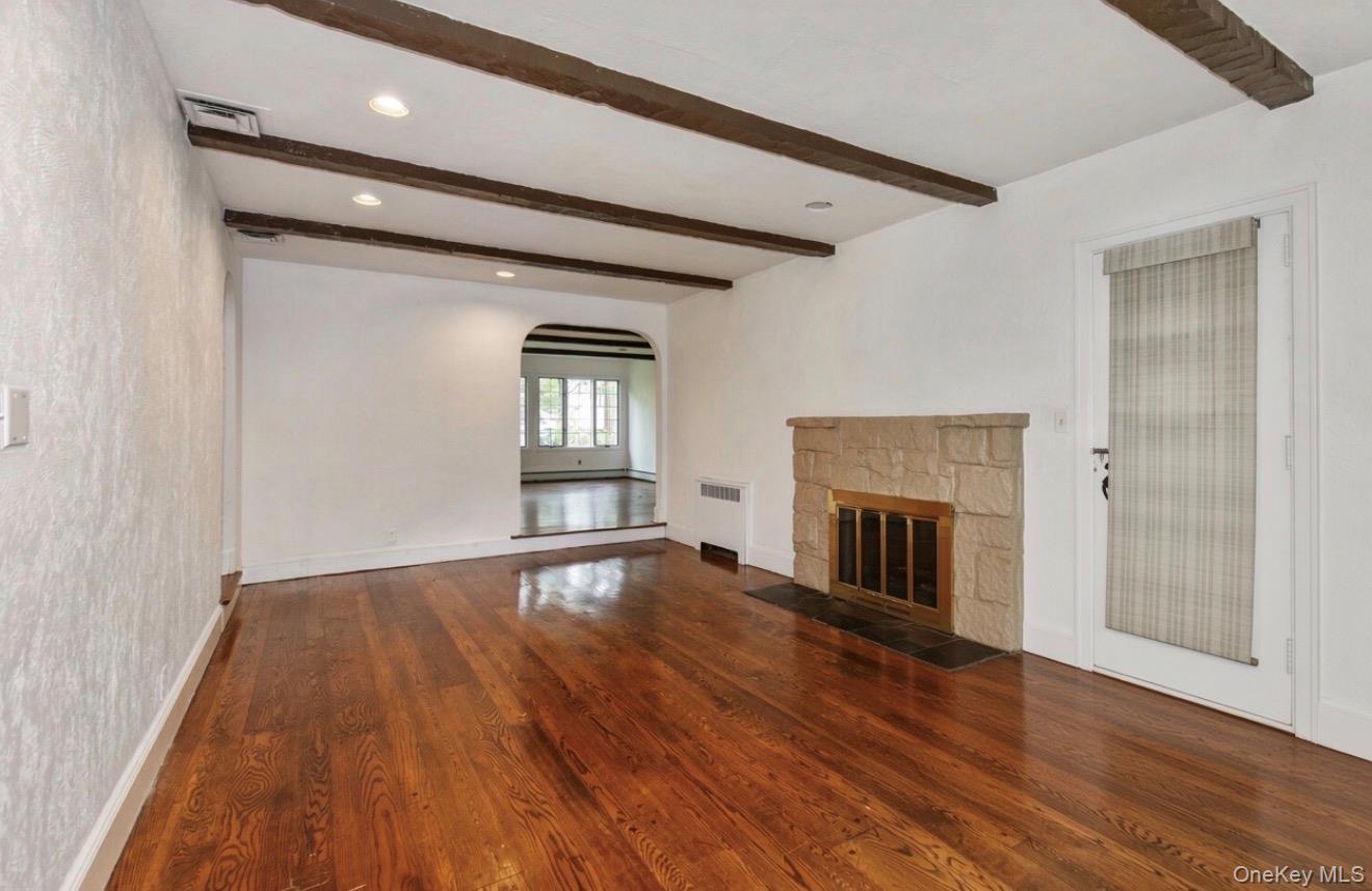 85 Oxford Boulevard Property Photo 3