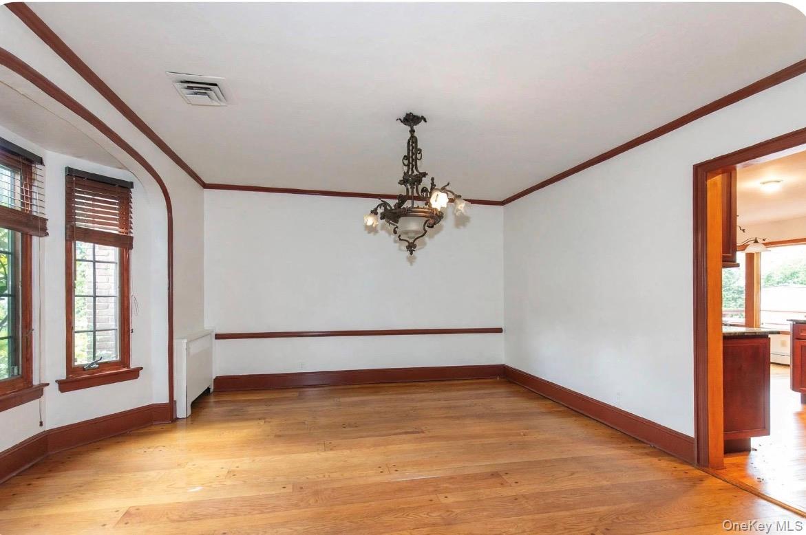 85 Oxford Boulevard Property Photo 6