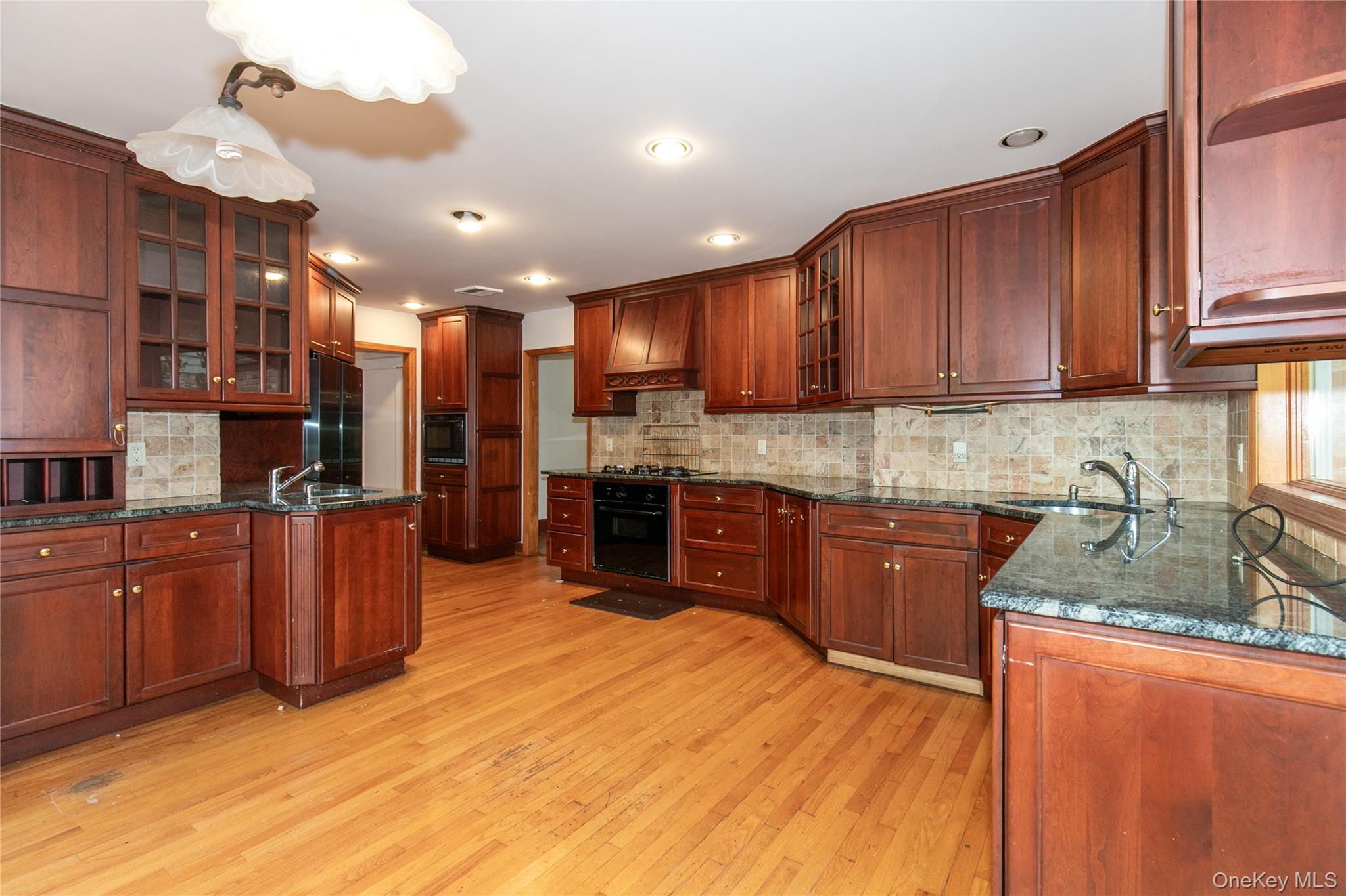 85 Oxford Boulevard Property Photo 7