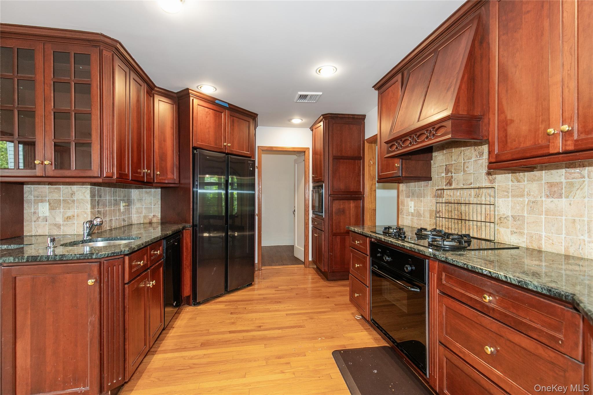 85 Oxford Boulevard Property Photo 8