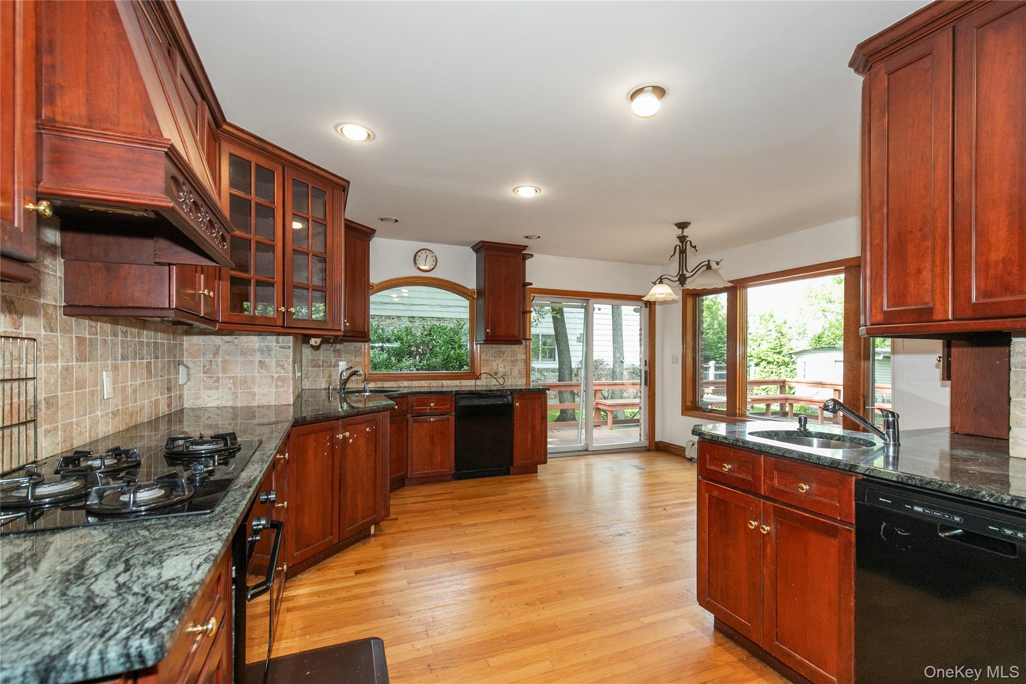 85 Oxford Boulevard Property Photo 9