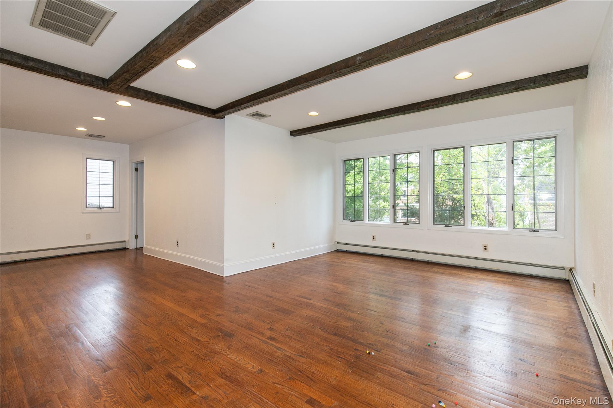85 Oxford Boulevard Property Photo 11