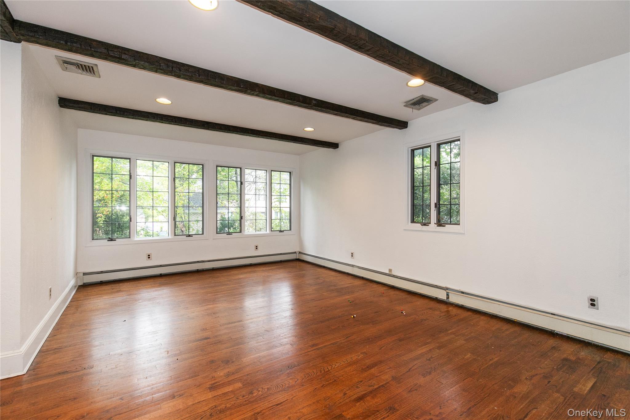85 Oxford Boulevard Property Photo 12