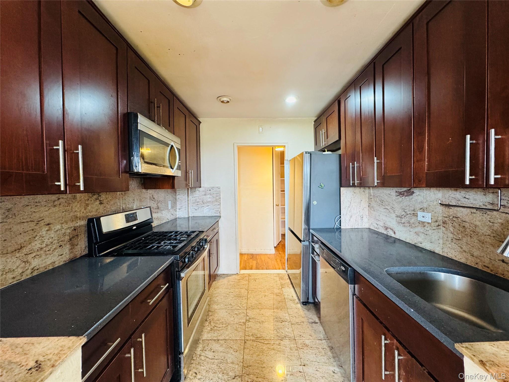 138-15 Franklin Avenue 629 Property Photo 8