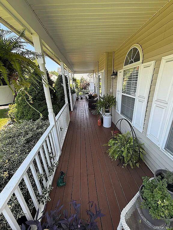 8 Ashford Lane Property Photo 2