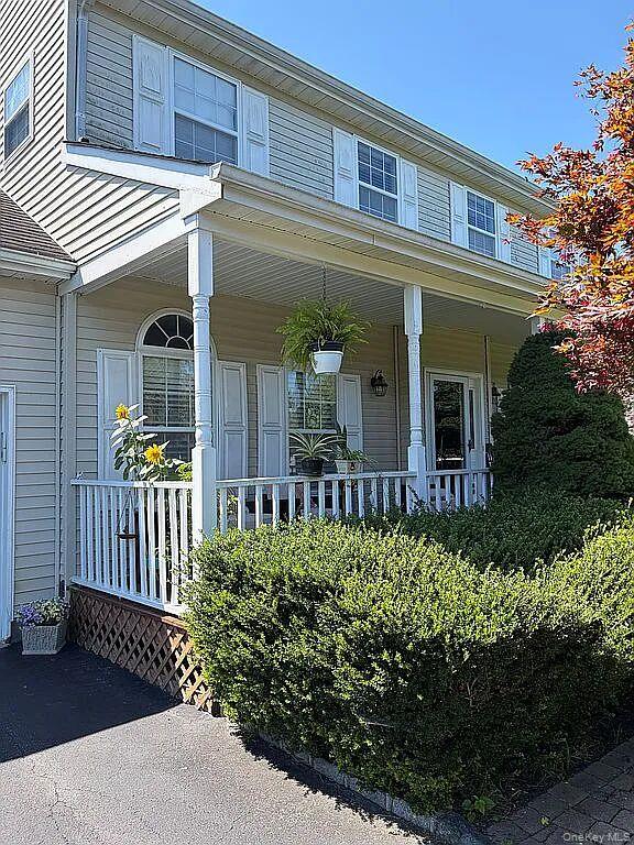 8 Ashford Lane Property Photo 3