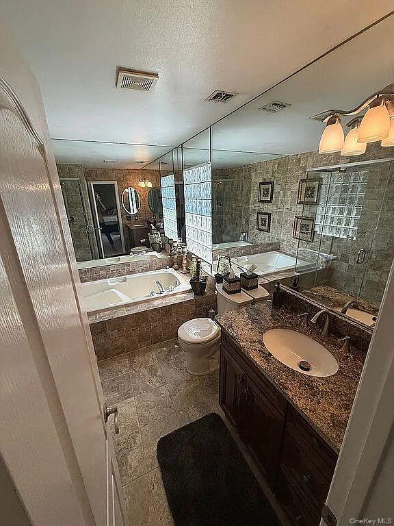 8 Ashford Lane Property Photo 11