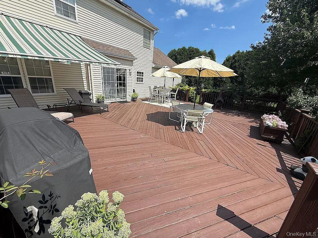 8 Ashford Lane Property Photo 16