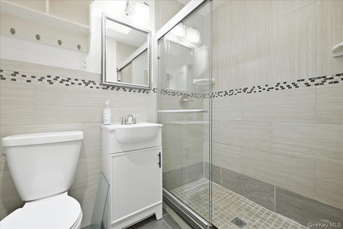 87-68 Little Neck Parkway Property Photo 15