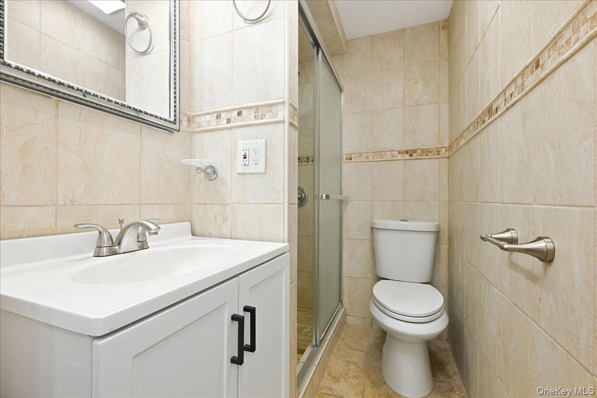 87-68 Little Neck Parkway Property Photo 24