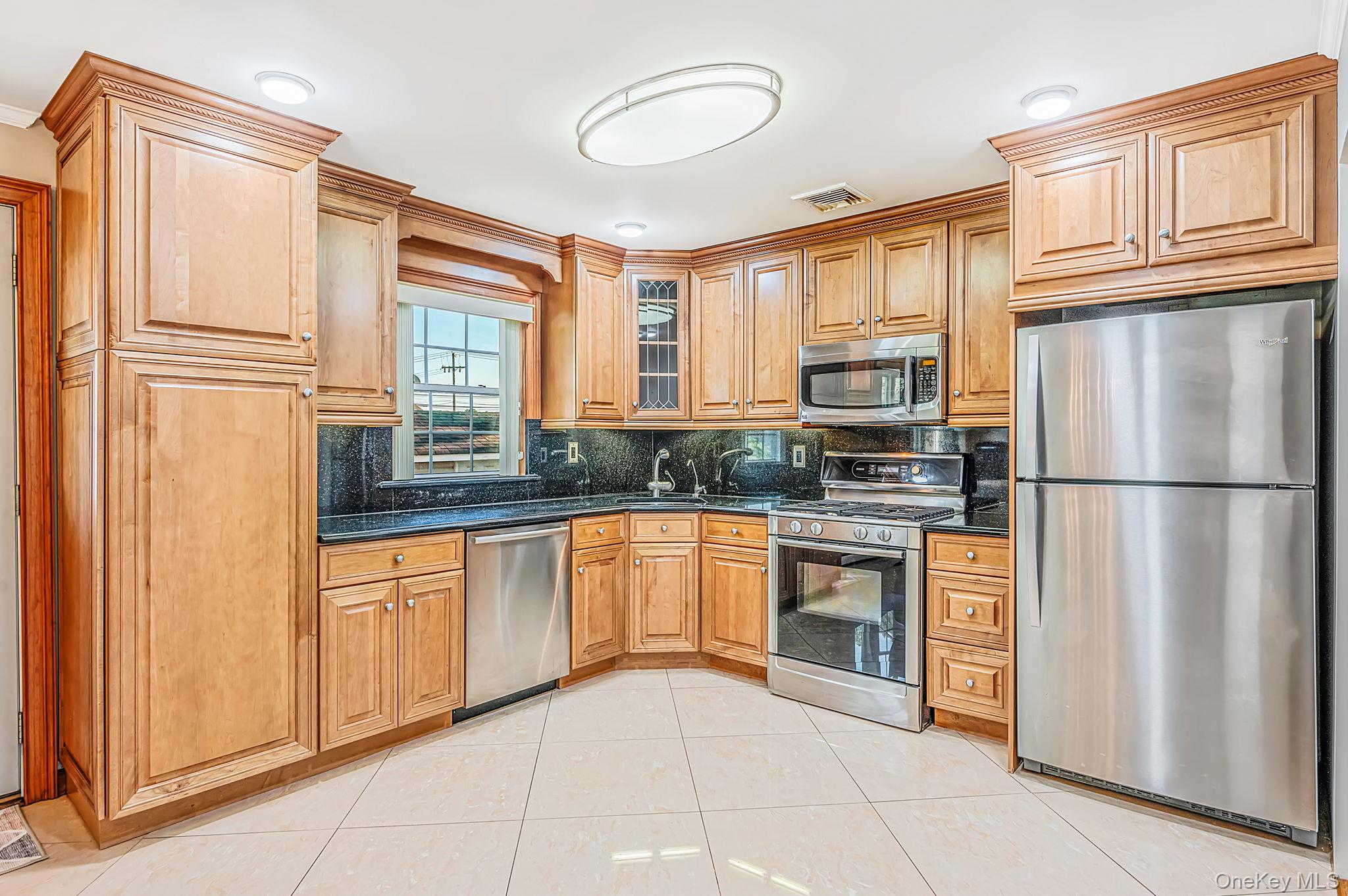 719 3rd Street Property Photo 4