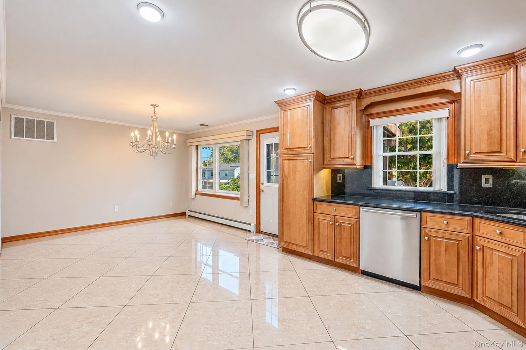 719 3rd Street Property Photo 6