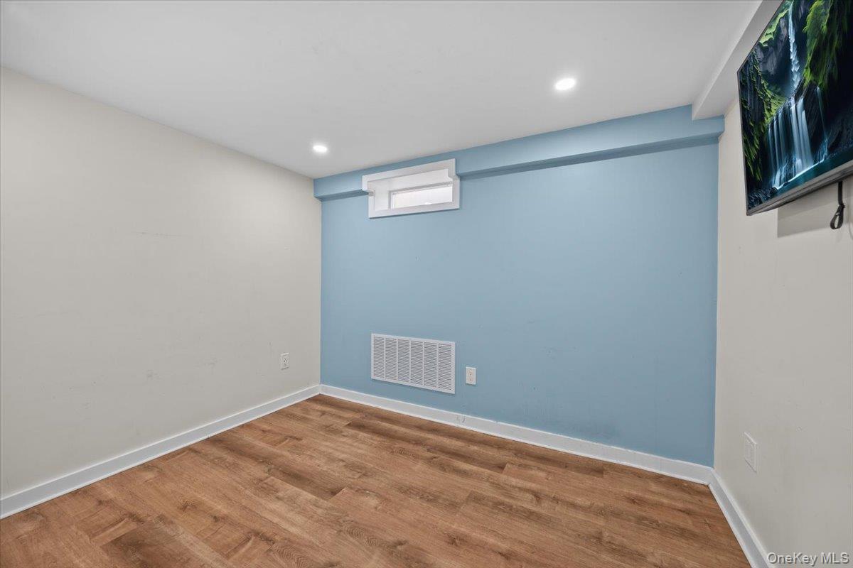 1515 E 55th Street Property Photo 17