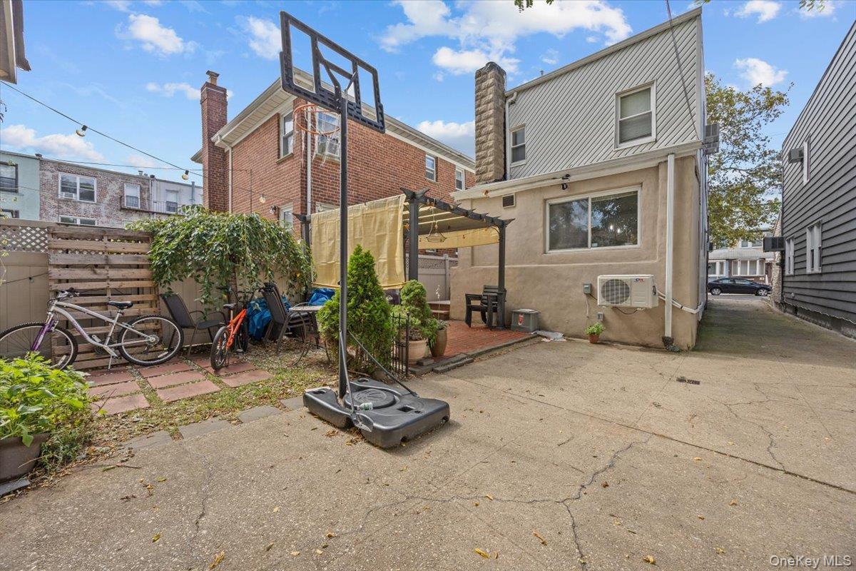 1515 E 55th Street Property Photo 24