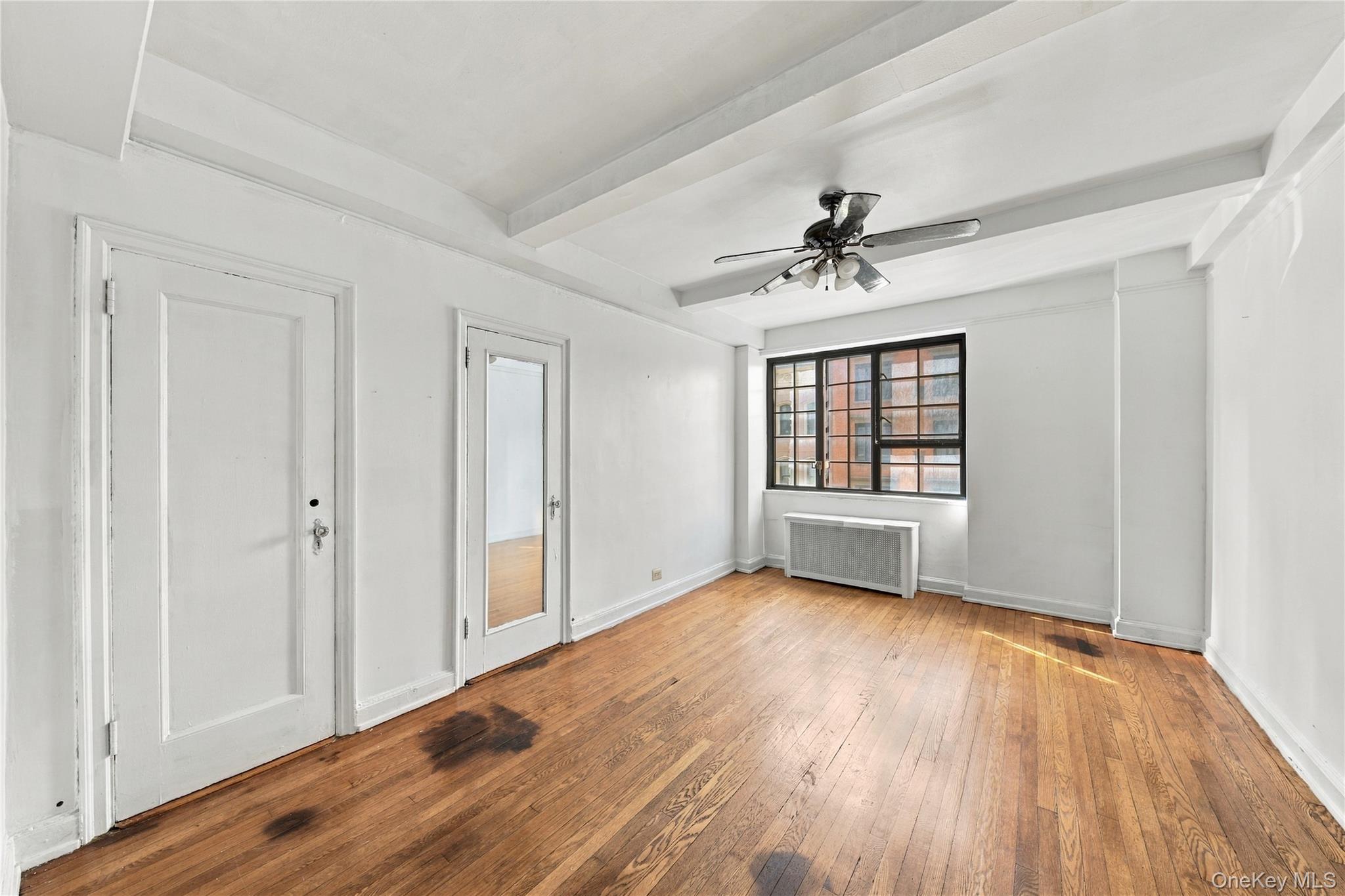 211 East 35th 4b Property Photo 4