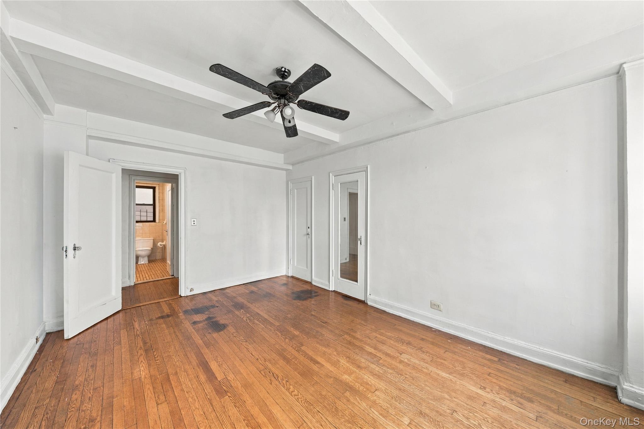 211 East 35th 4b Property Photo 5