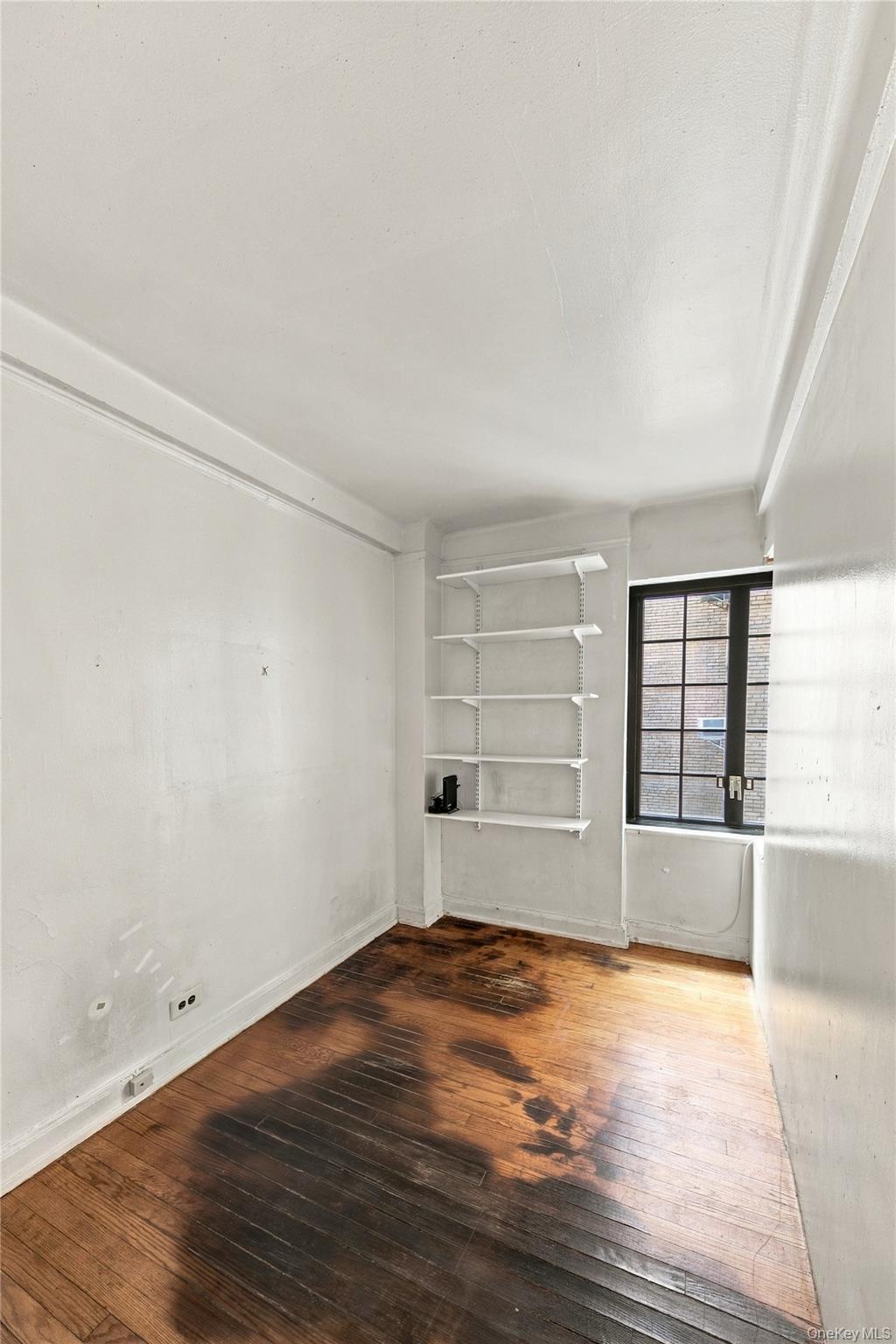 211 East 35th 4b Property Photo 6